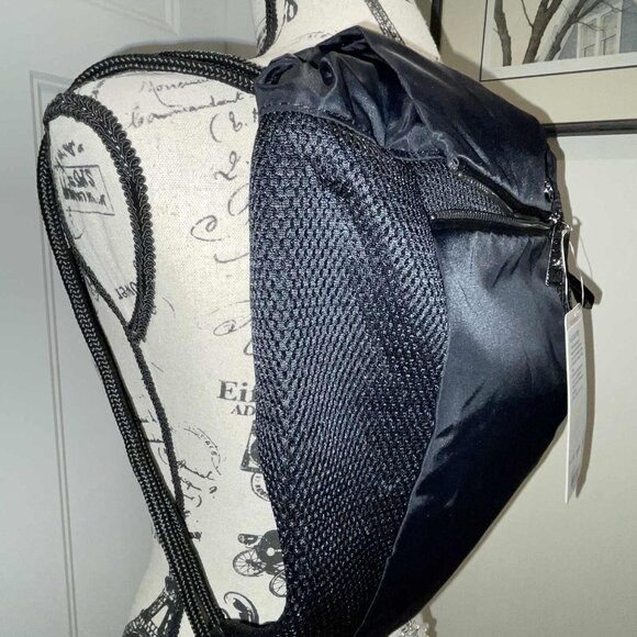 LULULEMON In A Cinch Back Pack – NEW WITH TAG – Black - Picture 5 of 12